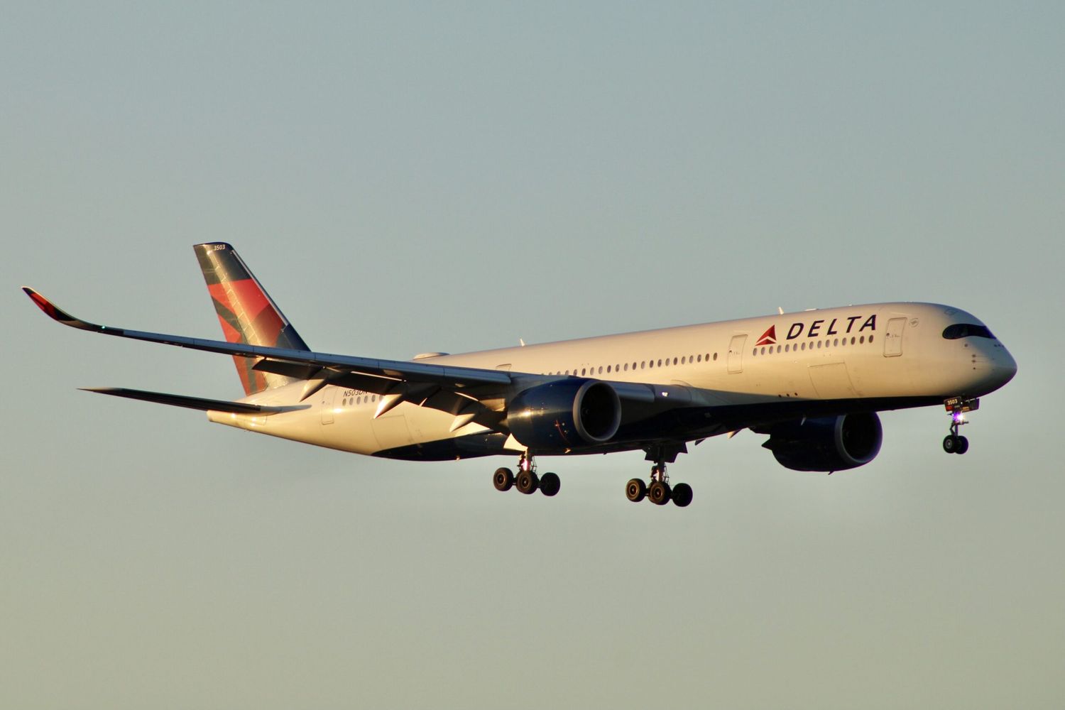 Delta desmiente daños en su Airbus A350 tras el tiroteo en el aeropuerto de Santiago