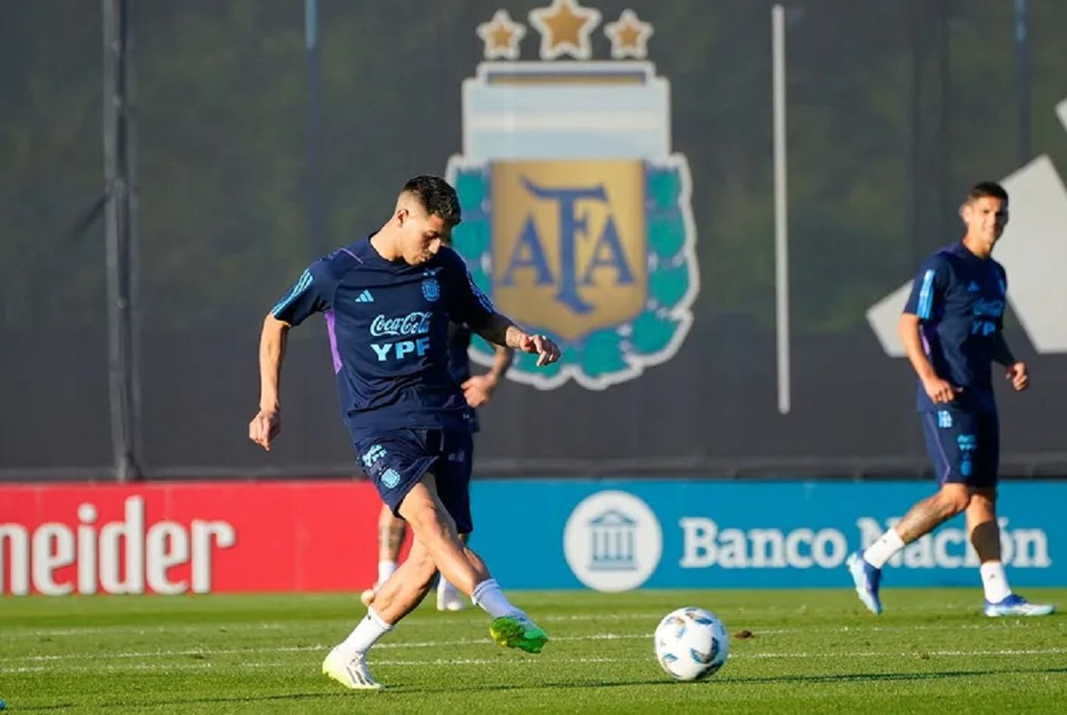 En la Bombonera, Argentina y Uruguay reeditan el viejo clásico rioplatense