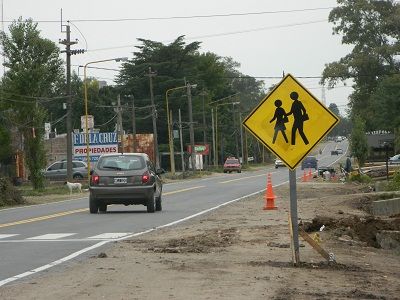 Colocan los carteles de señalización en todo el trayecto de Urquiza al Oeste   