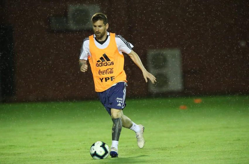 Scaloni probó tres variantes de cara al debut