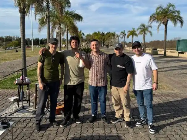 El músico y cantautor gualeyo presenta este martes 30 de septiembre, a las 20 horas, un nuevo material audiovisual grabado en vivo en la costanera de la ciudad.