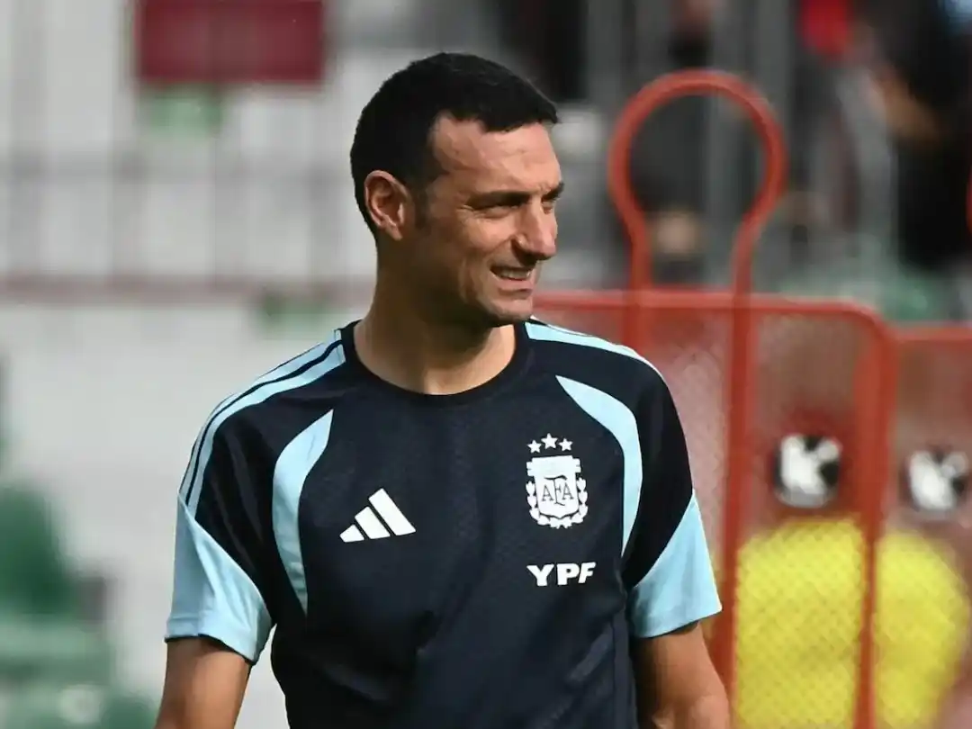Scaloni llevará varios juveniles para los amistosos previos al Mundial 2026. Foto: AFA