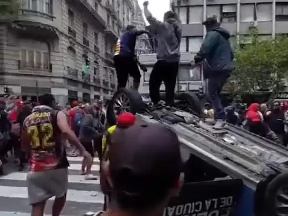 El sospechoso lucía una camiseta del club All Boys