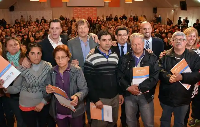 Arlía entregó 260 escrituras a vecinos de Almirante Brown