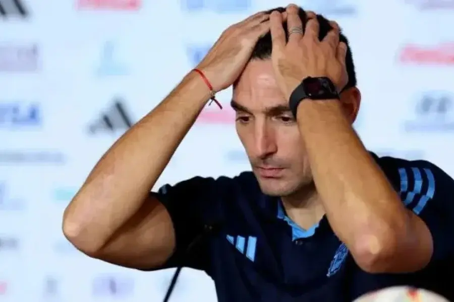 Sancionaron a Scaloni y no podrá dirigir en el encuentro de Argentina vs. Perú: ¿qué hizo?