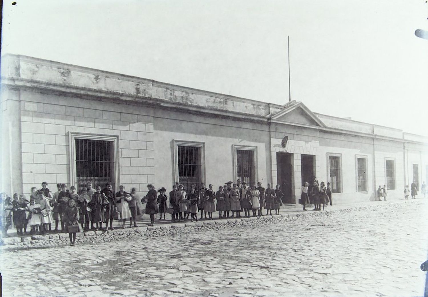 La esquina donde hoy está ubicada la Escuela Rawson (Crédito: Archivo Historico Municipal)