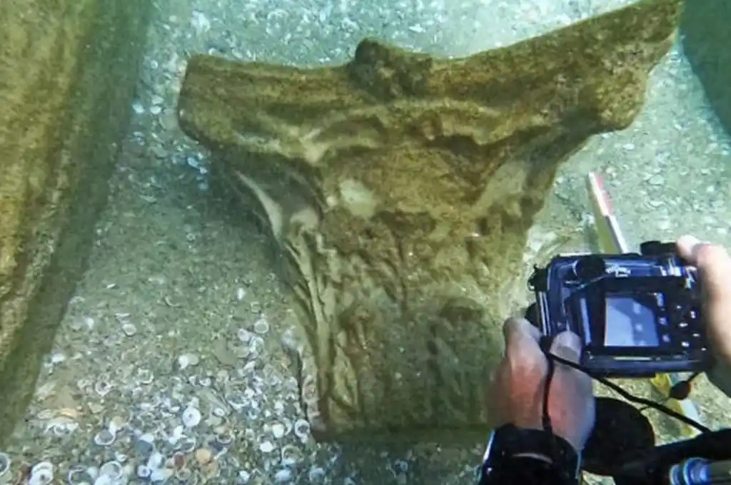 La embarcación se habría hundido durante una tormenta.