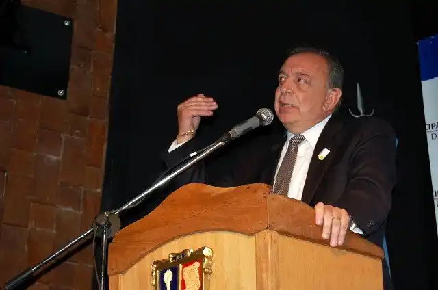 Zúccaro pretende cobrar a quienes se atiendan en hospitales públicos y no sean de Pilar
