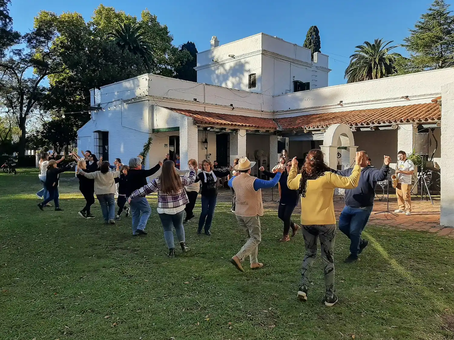 Exitosa peña folklórica colmó de alegría y tradición los jardines del Museo Pampeano