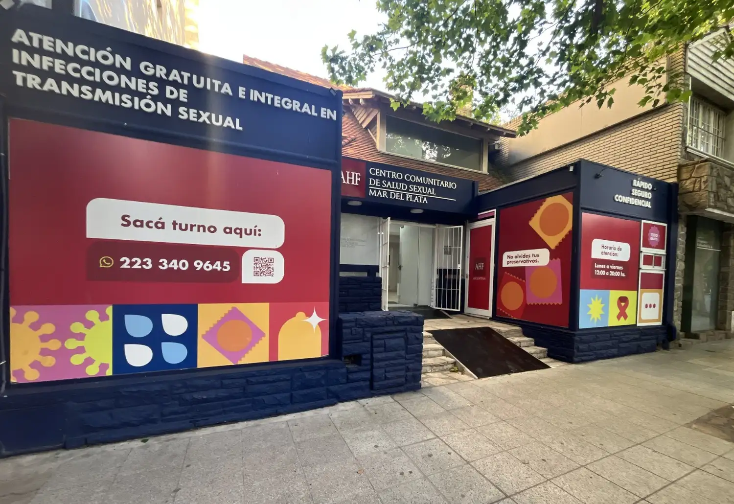 El nuevo Centro Comunitario de Salud Sexual de AHF Argentina está ubicado en Corrientes 2366.