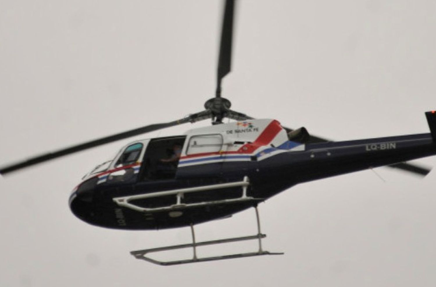 Un helicóptero se sumará a la búsqueda para hallar a los desaparecidos en el Paraná