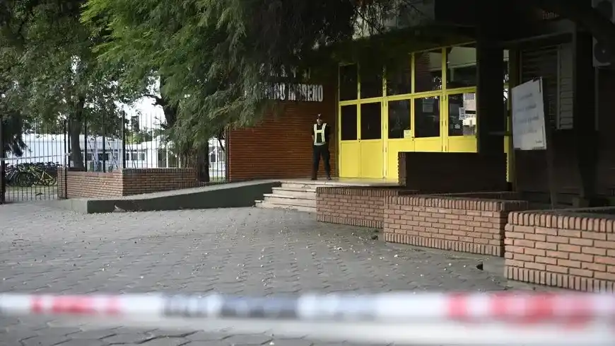 La Escuela Normal de San Cristóbal emitió un comunicado tras el violento episodio - 3