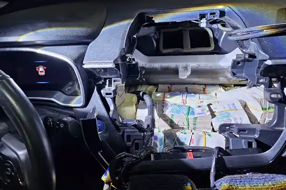 Incautan más de 357 millones de pesos ocultos en un vehículo en Santa Fe