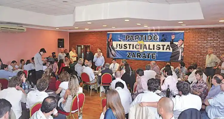 ¿Casini se sumó a la florería?