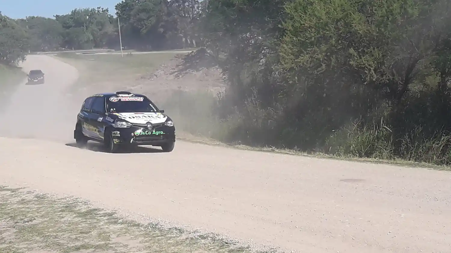 El primer día del Rally Entrerriano cerró con una caravana por el centro de Libertador San Martín