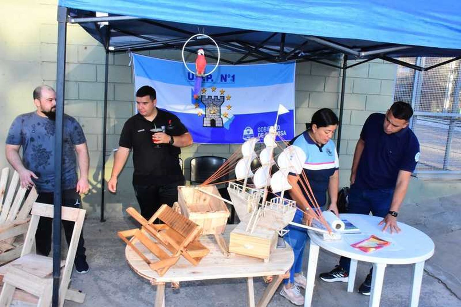 Internos de unidades penitenciarias expusieron
sus trabajos una feria de talleres artesanales