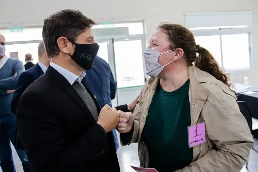 Kicillof visitó operativo de vacunación en Pehuajó y anunció obras para la región: "Estamos cumpliendo con el compromiso de vacunar"