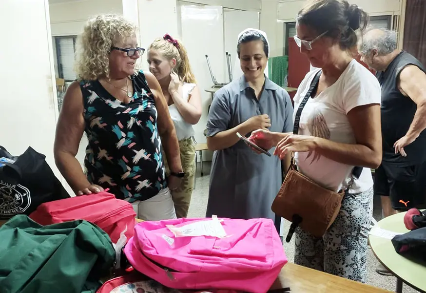Ayuda solidaria que apunta a los chicos