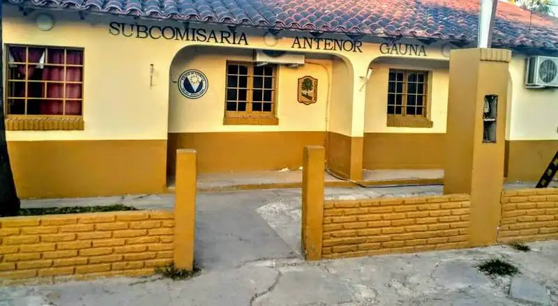 Dos jóvenes fueron detenidos por
golpear y apuñalar a un hombre
