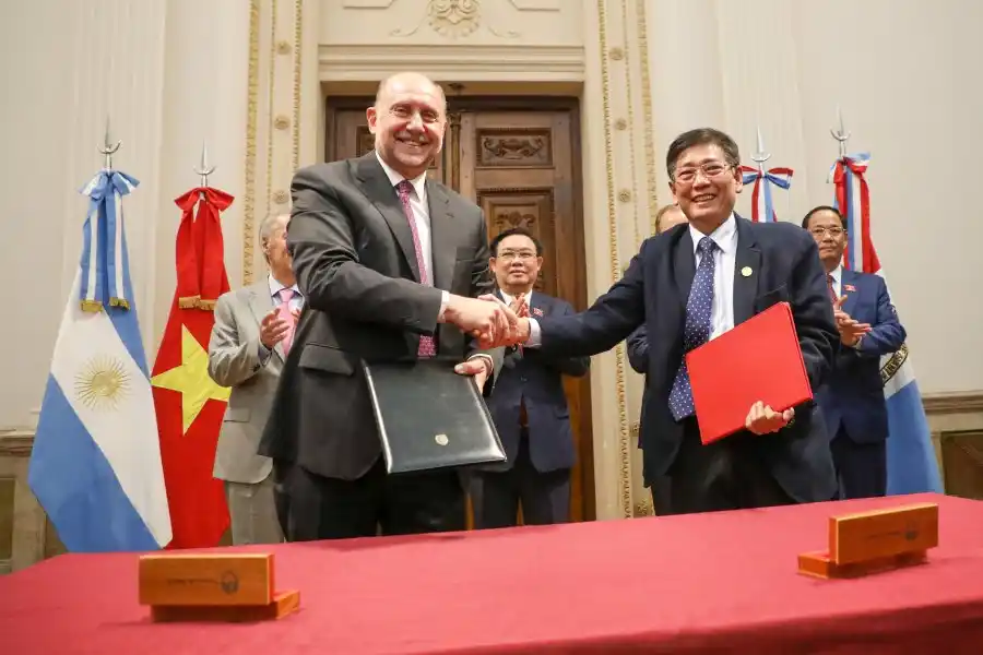 El gobernador Perotti recibió al Presidente de la Asamblea Nacional de Vietnam