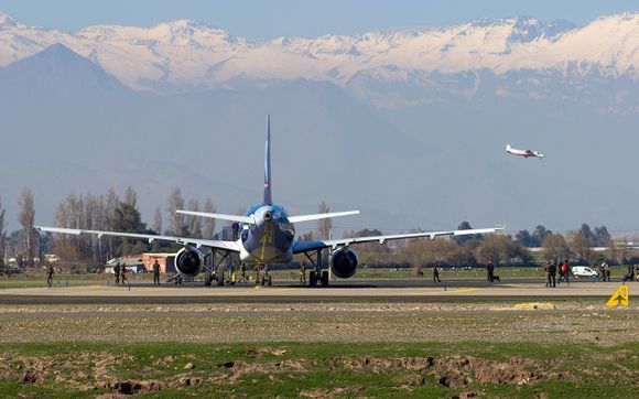 Evacúan un avión en Santiago tras amenaza de bomba: Esto sabemos