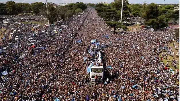 El recibimiento a los jugadores de la Selección tras el título de Qatar 2022.