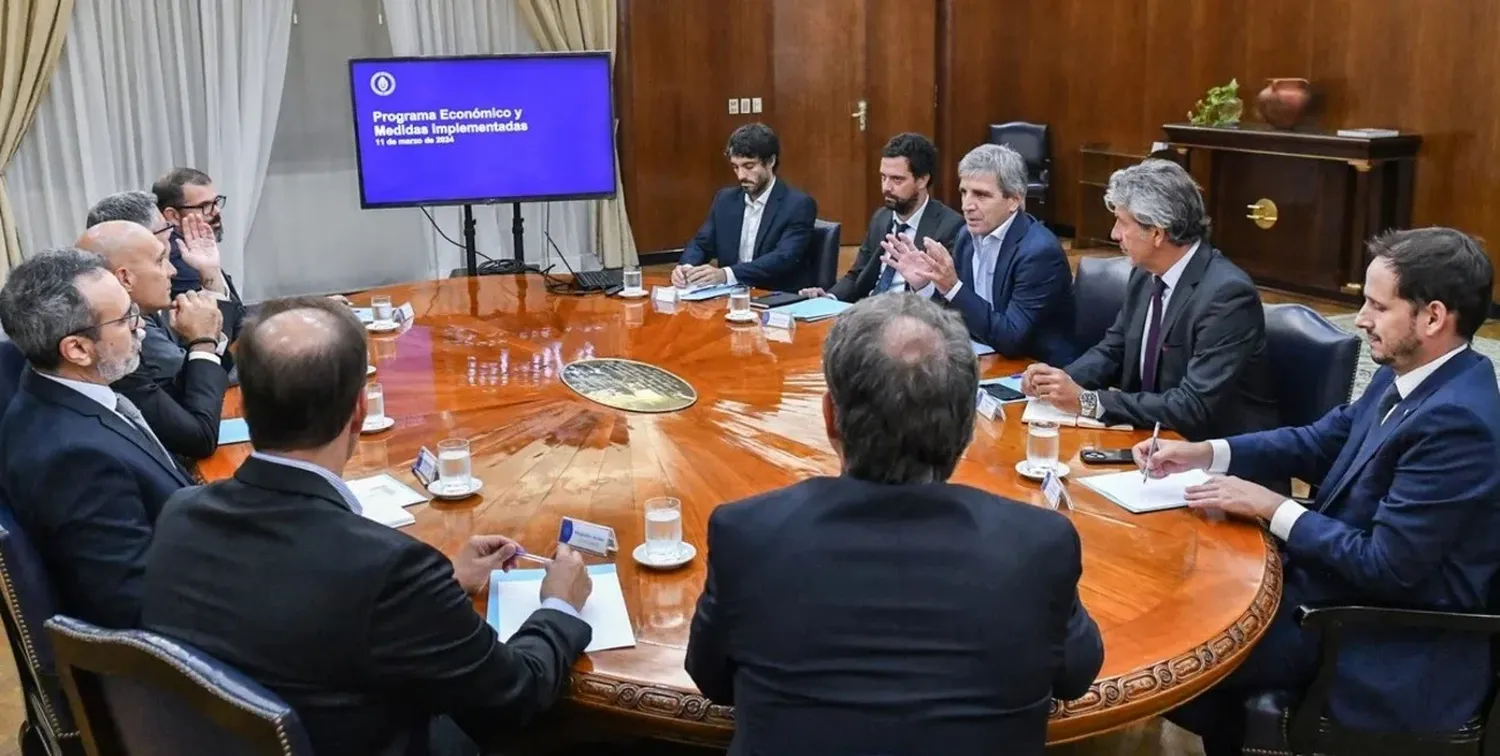 Luis Caputo con supermercadistas.