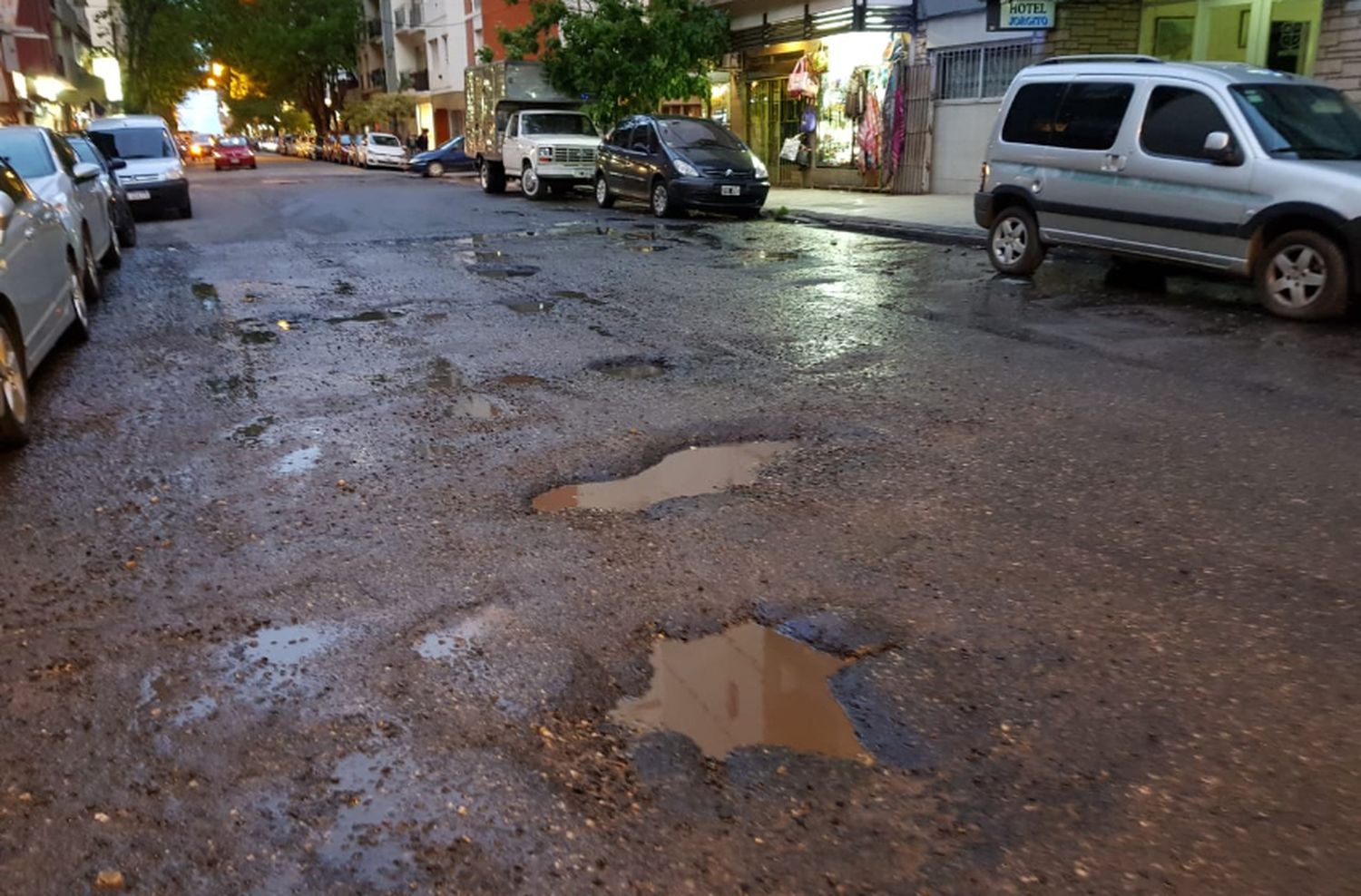 El Municipio prometió arreglos "inmediatos" en Las Heras y Alberti