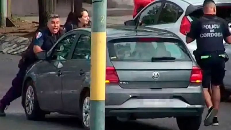 Liberan al joven conductor que embistió a policías al tratar de evadir control