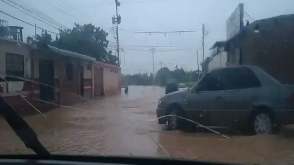 LLUVIAS dejan a Coro y Punto Fijo inundados y sin luz este #5Nov