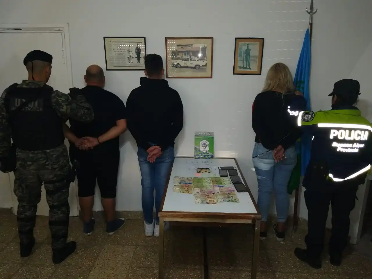 Aprehendieron a 3 personas que vendían droga dentro de un boliche de Playa Grande