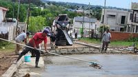 Con trabajos en la calle Picheuta el Municipio continúa con el plan de pavimentación