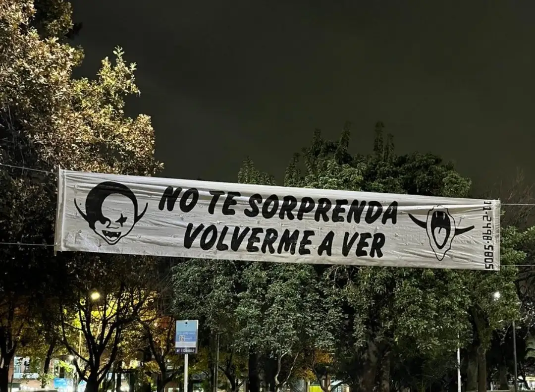 El pasacalle en Plaza Los Aviadores que se viralizó en los últimos días.