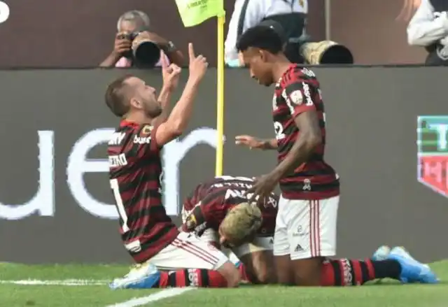 River se durmió sobre el final y Flamengo le arrebató la Copa
