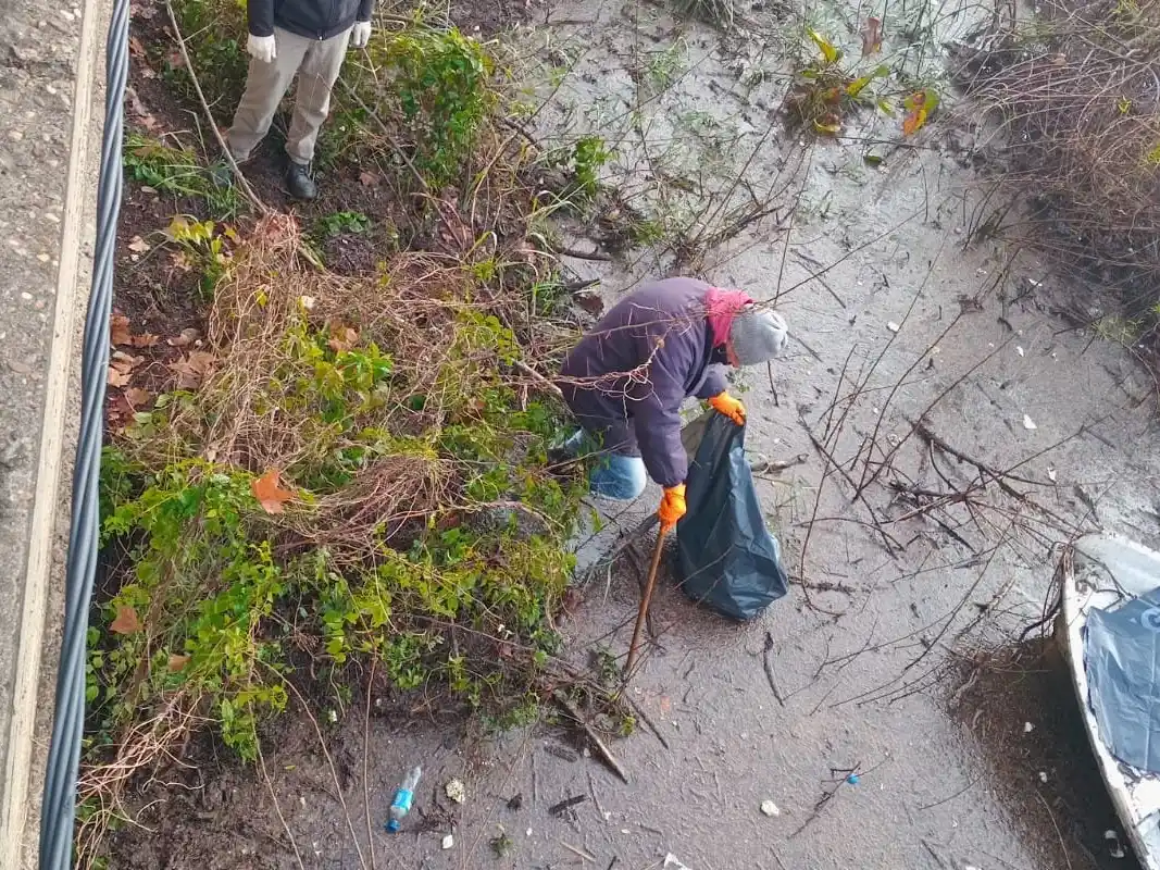 Llenaron 50 bolsas con residuos urbanos y otros desechos que se encontraban en la costa del río Gualeguaychú