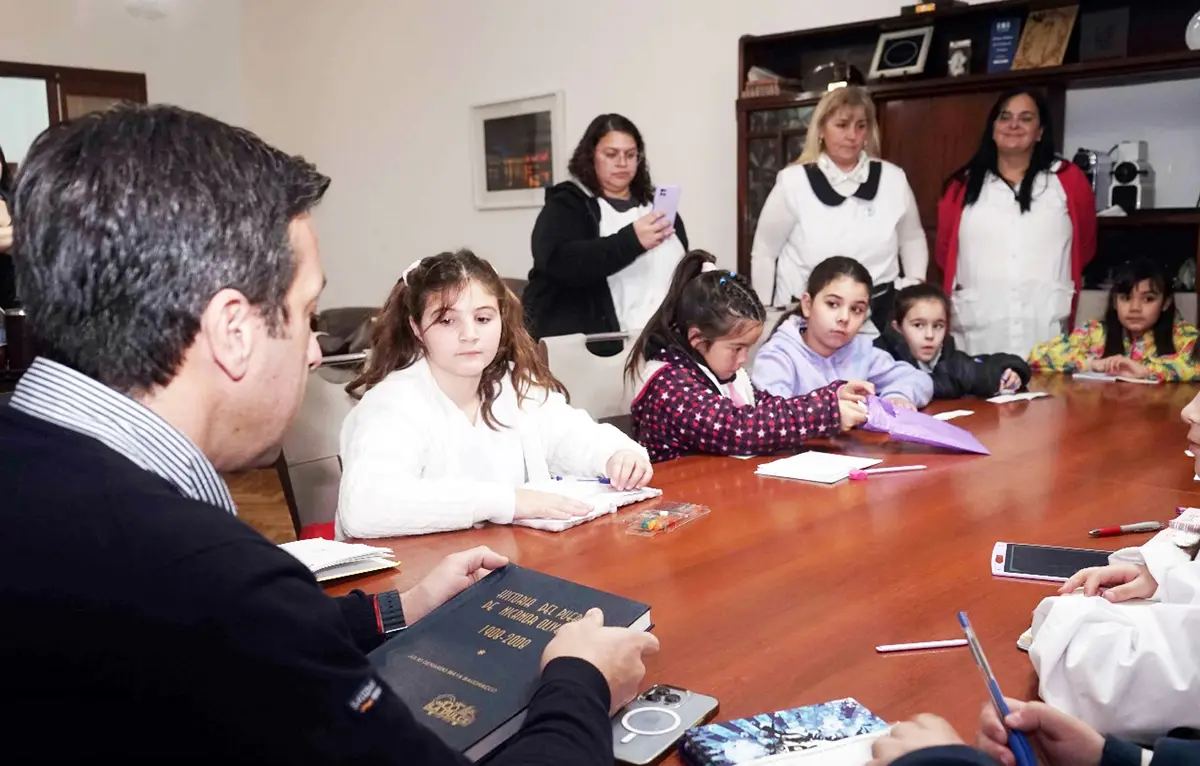 Los niños. Con el intendente Arturo Rojas