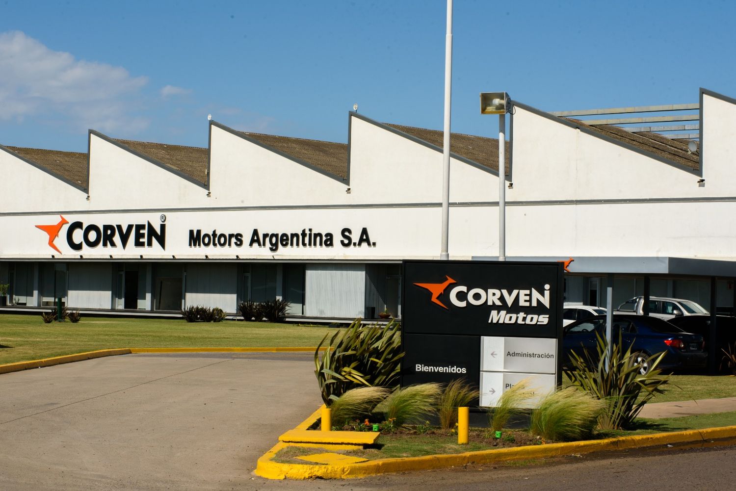 Vista de la planta fabril de Corven Motors Argentina, desde la ruta nacional 8. Foto: Gentileza