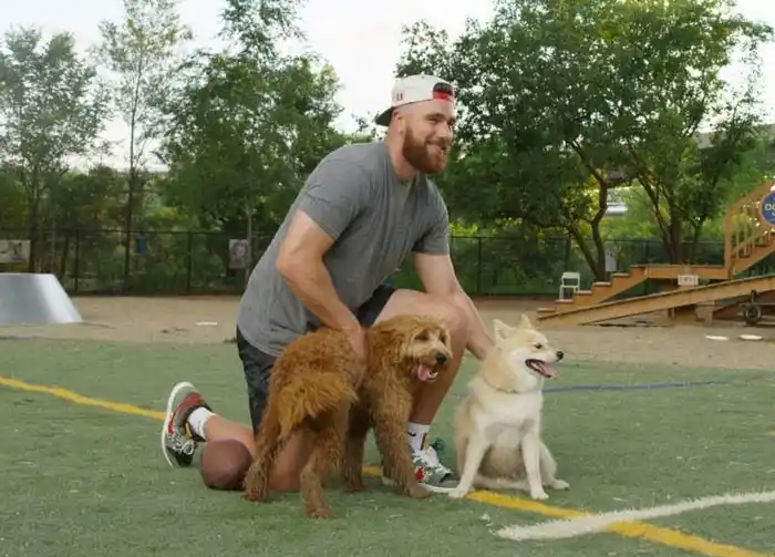 Travis Kelce y sus mascotas