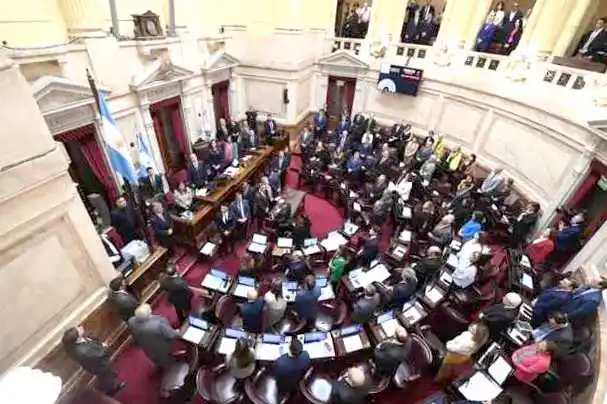 Senadores aprobaron una resolución
para cobrar 4 millones de pesos de dieta