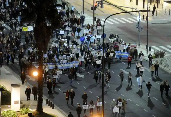 Cacerolazo: Comenzaron las protestas del #8A en diversos puntos del país