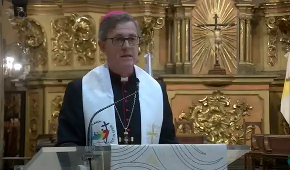 García Cuerva pidió por los jubilados y criticó al "terrorismo de las redes" ante la presencia de Milei