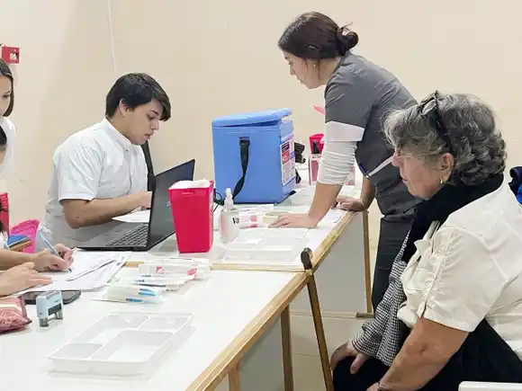 Nueva jornada de vacunación gratuita para personas mayores de 60 años