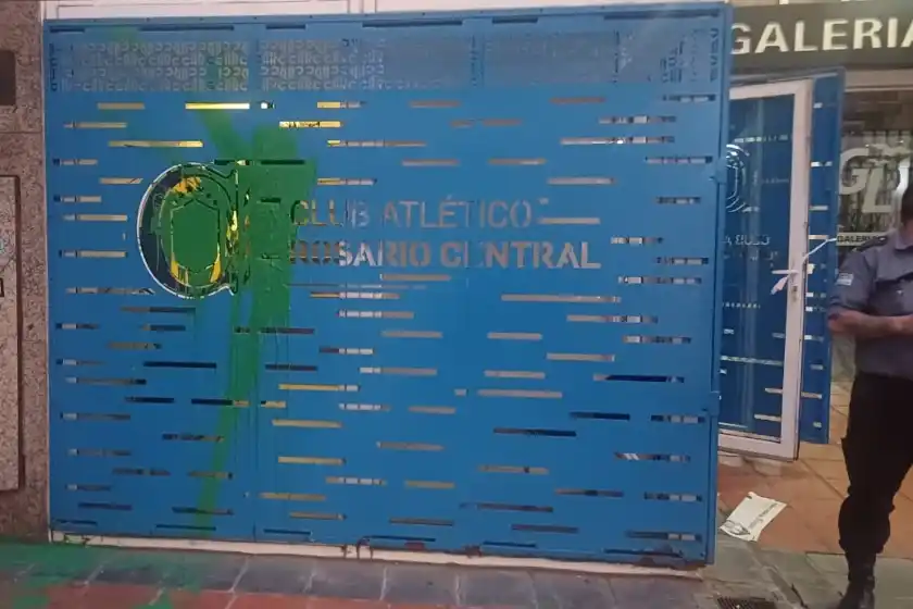 Vandalizaron la sede de Rosario Central