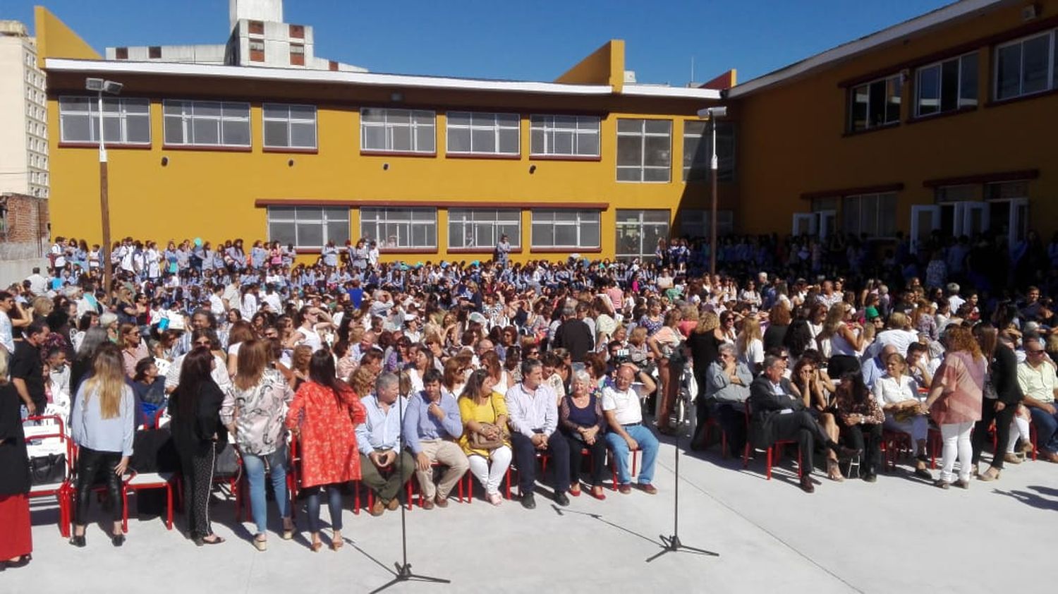 La comunidad educativa de Polivalente inauguró el nuevo edificio