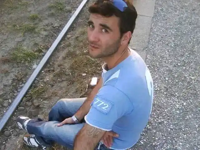 "No quiero lástima, sólo mi casa": Fabricio es de Los Toldos, tiene cáncer y vive en la calle tras una orden judicial