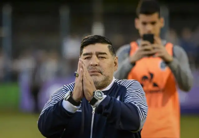 ¿Para quién juega Maradona?