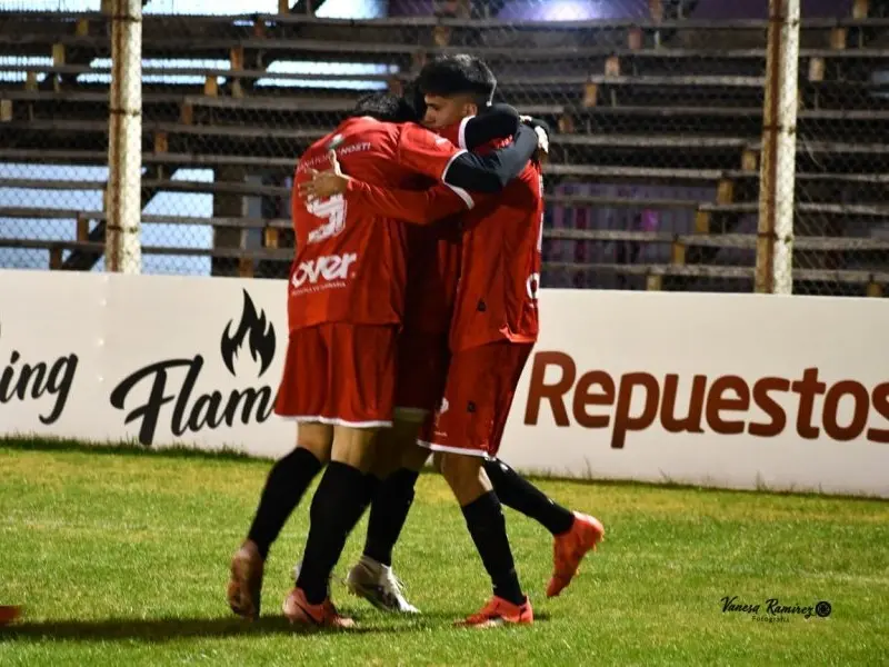 Los rafaelinos derrotaron 2 a 0 a la Selección de la Liga Santefesina por la Copa País.Foto:LRFol.