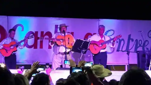 Carbo canta a Entre Ríos