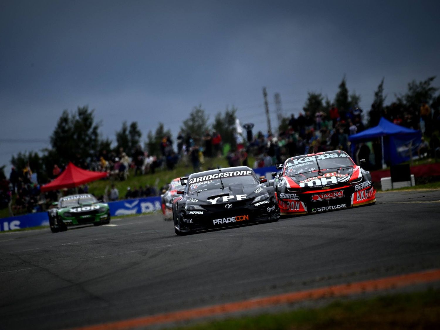 En un carrerón del TC, Canapino le ganó el duelo a Rossi y festejó en San Nicolás.