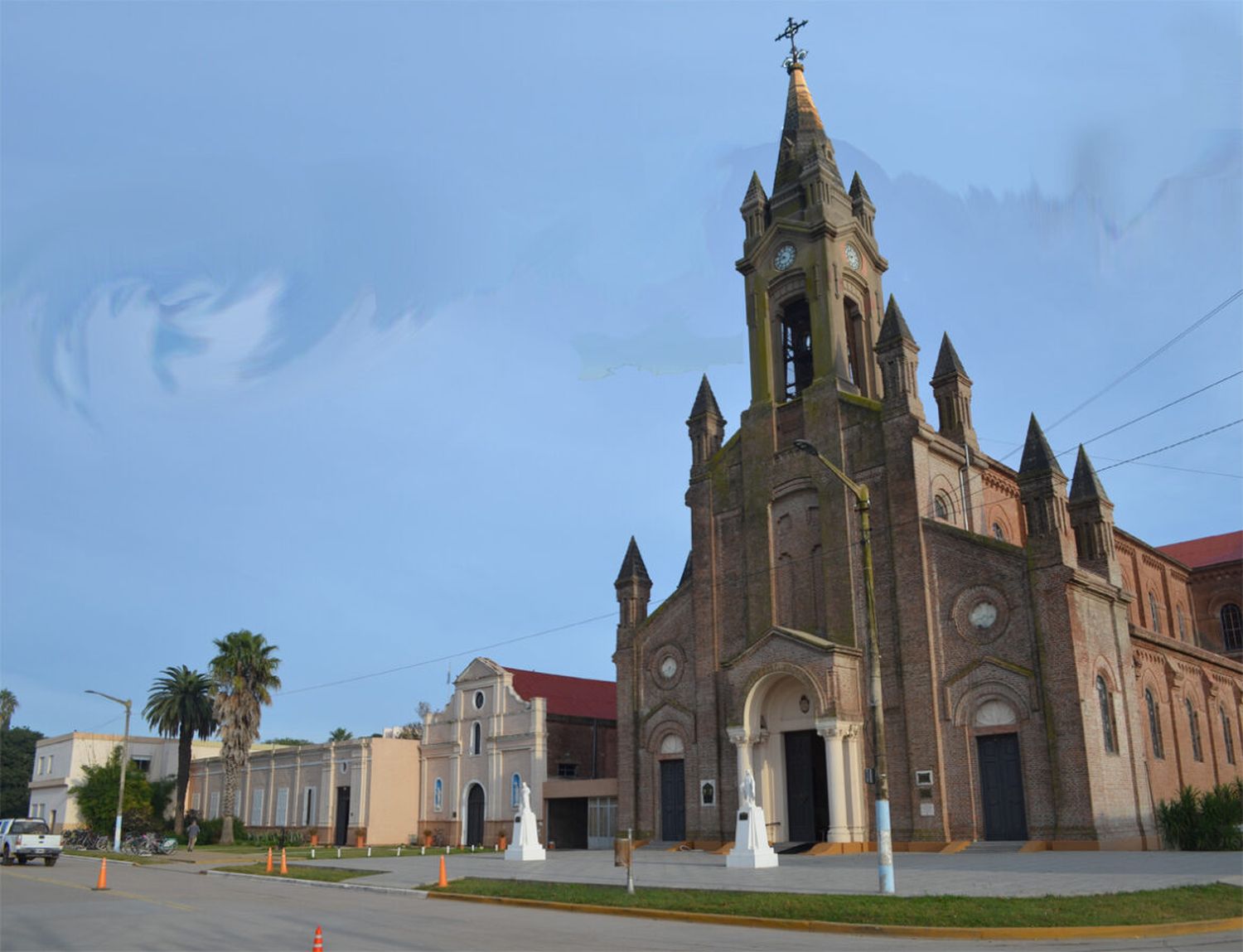 El fundador Ernesto Vignaud quería la construcción de un templo “monumental “ para la colonia.